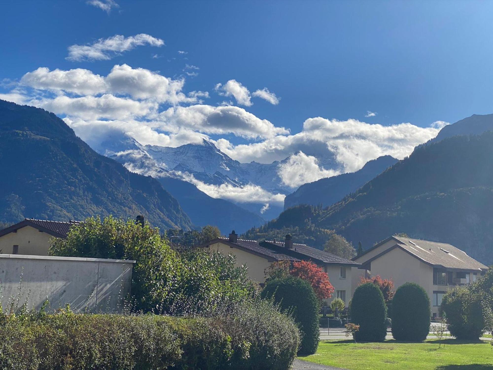Unique Tiny Eco Lodges With Gorgeous Views To Jungfrau Massiv Interlaken Exterior photo