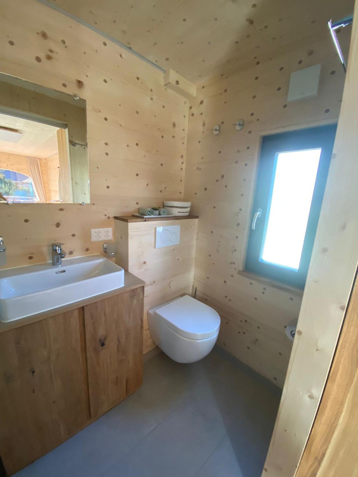 Unique Tiny Eco Lodges With Gorgeous Views To Jungfrau Massiv Interlaken Exterior photo